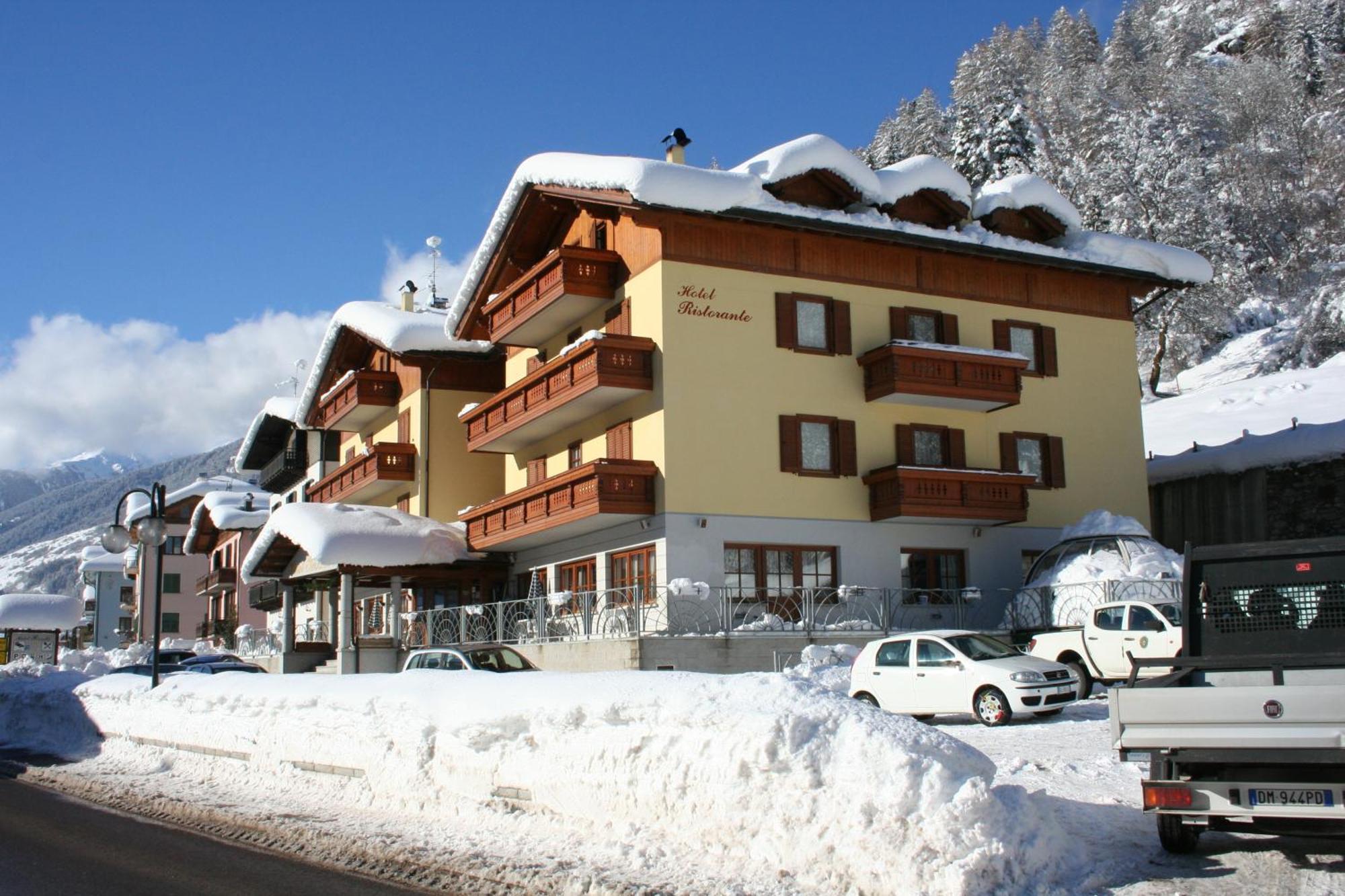 Hotel Pezzotti Pellizzano Buitenkant foto