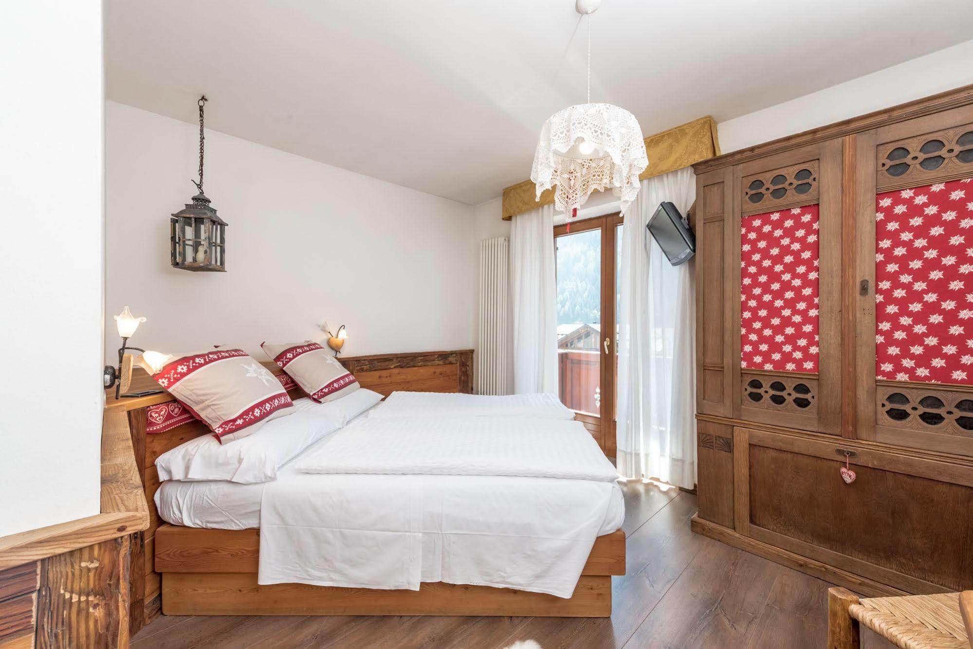 Hotel Pezzotti Pellizzano Buitenkant foto