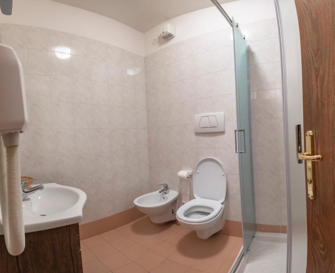 Hotel Pezzotti Pellizzano Buitenkant foto